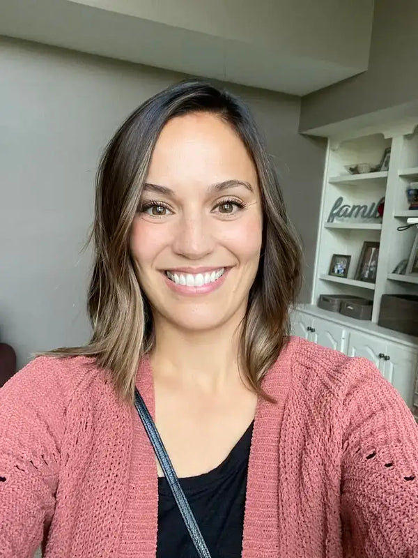 Camille R, 34
